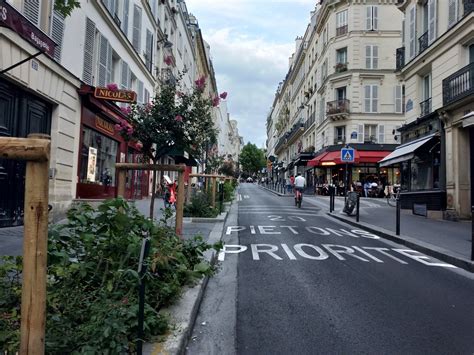 la piétonnisation de la rue des martyrs bientôt étendue le week end actu paris