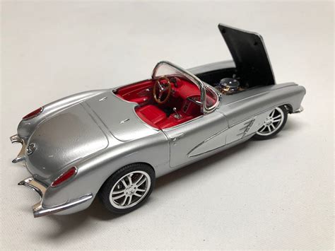 1958 Corvette Roadster Plastic Model Car Kit 125 Scale 85