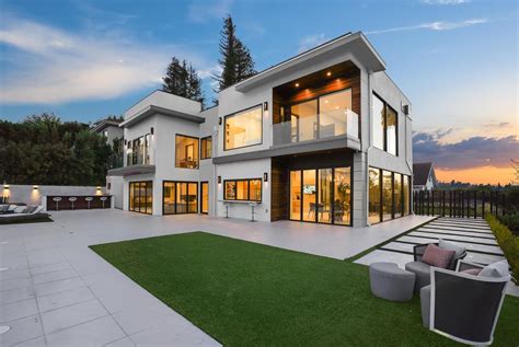 Modern Mansion Luxury Home in Hills — Ventra7