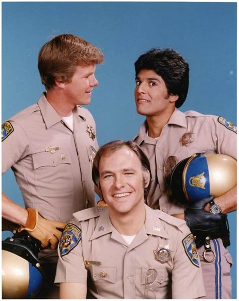 Due poliziotti della stradale controllano che le highways degli usa siano sicure e tranquille. CHiPs - Séries TV - TopKool