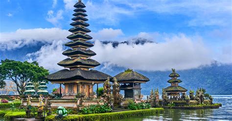 Destinasi Wisata Di Indonesia Paling Terkenal Peruufo