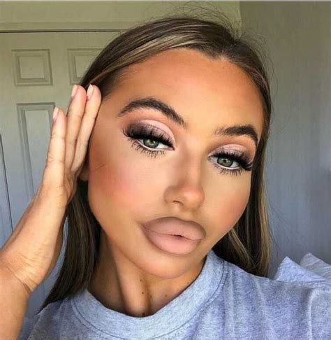 22 Examples Of Ridiculously Exaggerated Makeup Klyker