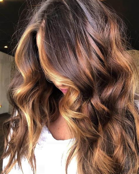 21 Flattering Caramel Highlights For Every Skin Tone For 2023