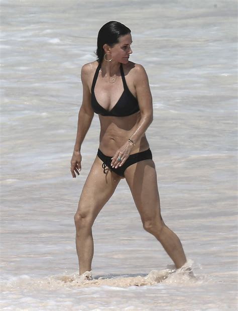 Courteney Cox In Bikini On The Beach In Bahamas Hawtcelebs The