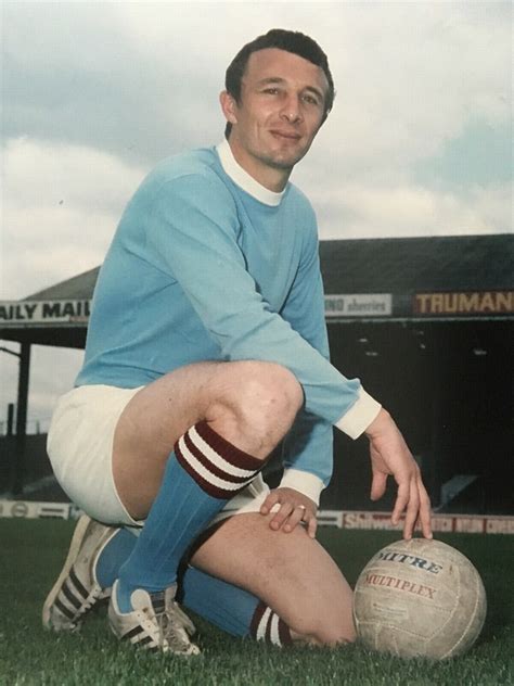 Mike Summerbee Manchester City Legend Brilliant Unsigned Photograph