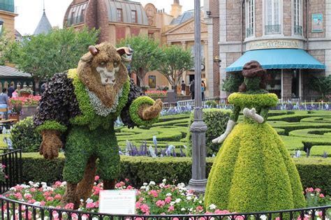 Top 5 Disney World Character Couples In Topiary At The Epcot Flower