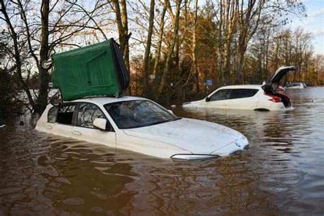 13 Inches In 24 Hours Flooding Storm ‘desmond Shatters Uk Rainfall Records The Washington Post