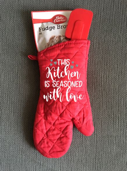 This Kitchen Is Seasoned With Love Personalized Oven Mitt Creative