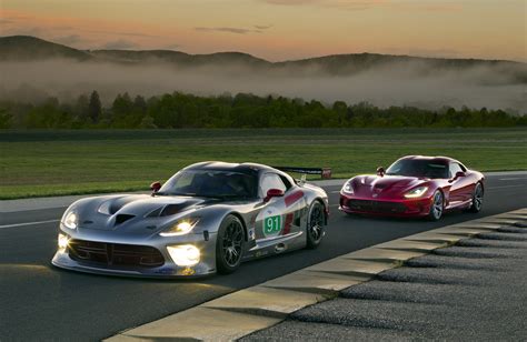 Srt Viper Gts R Unveiled Set For Return To American Le Mans Series