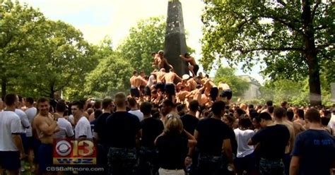 Plebes No More Naval Academy Freshmen Climb Herndon Monument Cbs Baltimore