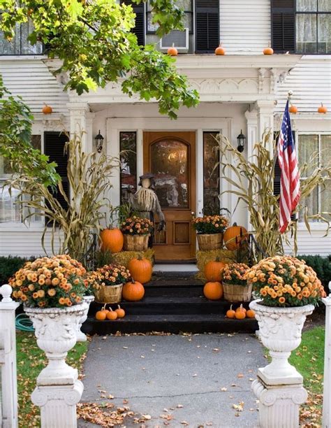 10 Front Yard Fall Decorations