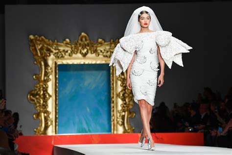 Gigi Hadid As A Bride In Moschinos Spring Summer 2020 Show Gigi