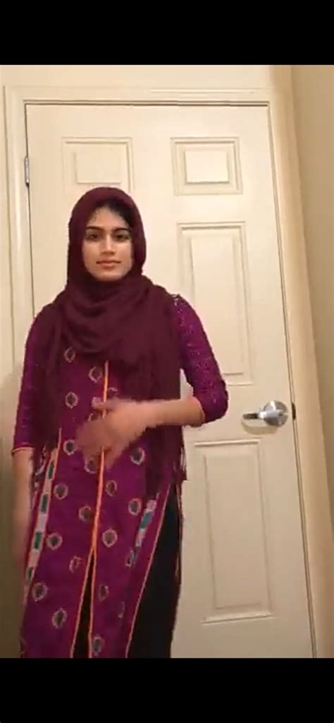 Cute Muslim Gal Tits And Ass Show With Twerking