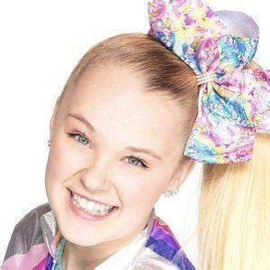 The 16 years old jojo siwa is too young to be involved in a serious relationship so there is no way of having a boyfriend. JoJo Siwa - Age, Bio, Personal Life, Family & Stats | CelebsAges