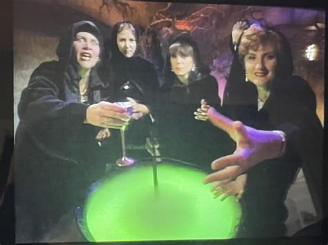 Arianna Huffington, Marlo Thomas, & Mo Gaffney walk into a bar…. : r