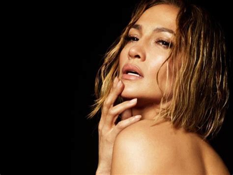 Jennifer López se desnuda completamente para promocionar su nueva canción