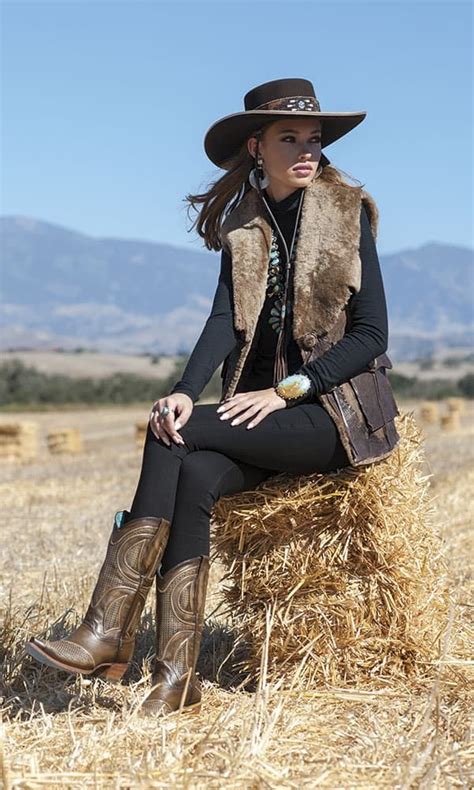 Cowgirl Winter Fashion Refugio Road Cowgirl Magazine Cowgirl Style