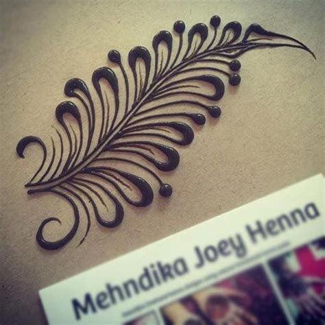 19 Beautiful Feather Henna Designs That You Will Like To