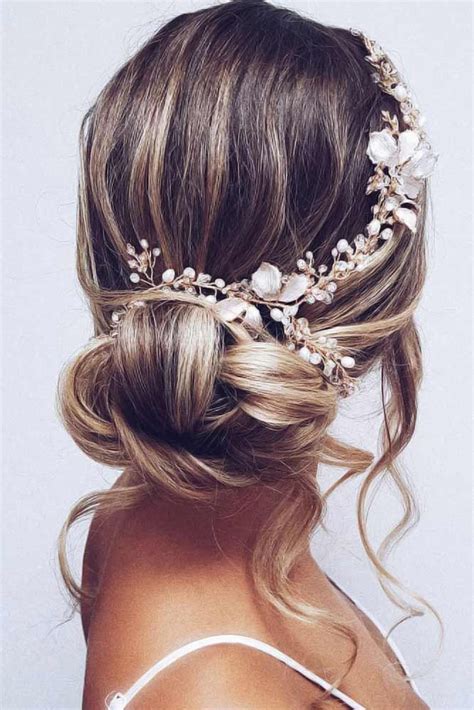 30 Stylish And Cute Homecoming Hairstyles Homecoming Hairstyles