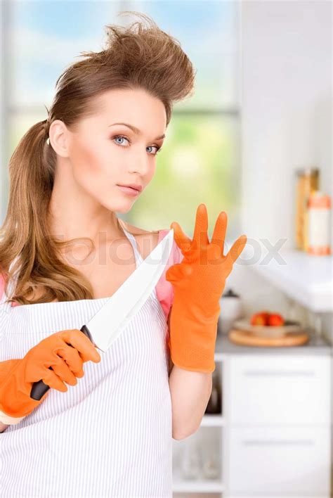 Hausfrau Mit Großen Messer Stock Bild Colourbox