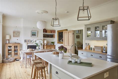 How To Furnish Your Home Kitchen In The Shaker Style Interior