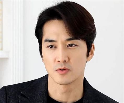 Song seung heon discussed his life and career on the latest episode of tvn's life bar. the cast of ocn's upcoming drama player, including song song seung heon famously catapulted to stardom after appearing in the popular 2000 drama autumn in my heart. however, the actor initially turned. Song Seung-heon Biography - Facts, Childhood, Family Life ...