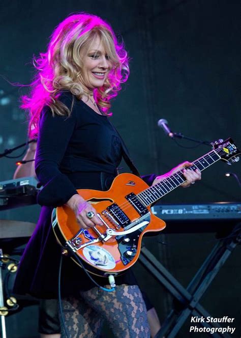 Nancy Wilson Looks So Much Lucy Ball I Love Both Of Them Female Guitarist Female Musicians