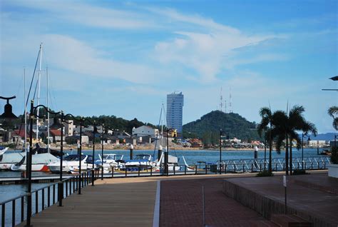 Ponúka vám cenovo výhodné ubytovanie, kde sa snúbi praktickosť s pohodlím v rodinnom prostredí, kde nechýba vybavenie šité na mieru cestovateľom ako ste vy. Terengganu's Touristic Appeal: Kuala Terengganu Waterfront ...