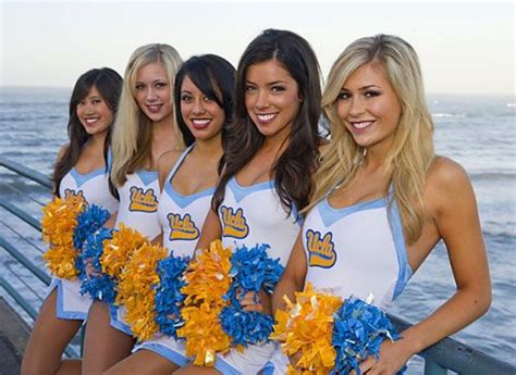 The Cheerleaders Are Posing For A Photo Together