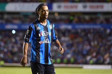 Ronaldinho Queretaro Ronaldinho Gana 7 884 Pesos Por Minuto Jugado Con Ronaldinho With