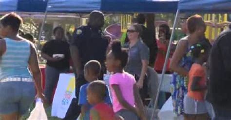 Neighbors Take Stand In National Night Out Against Crime Cbs Miami