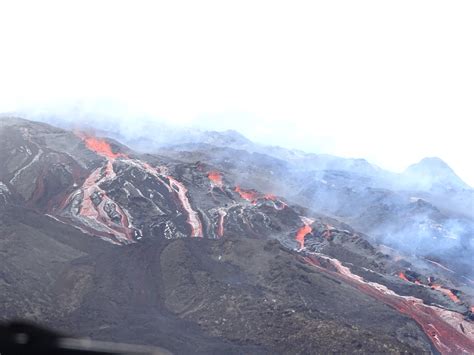 El Volcán Más Activo Del Mundo Entra En Erupción Video