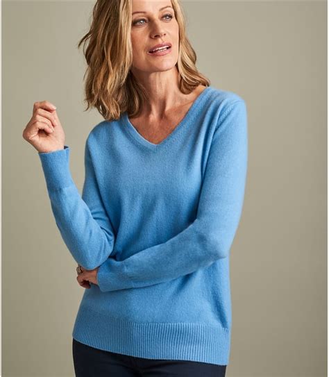 Opaline Green Womens Luxurious Pure Cashmere V Neck Sweater