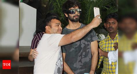 Kabir Singh Star Shahid Kapoor Poses With Fans Post A Rigorous Workout Session View Pictures