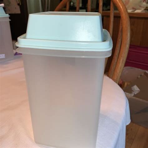 Tupperware Pick A Deli Pickle Keeper Container 1560 8 Light Blue 1562 1
