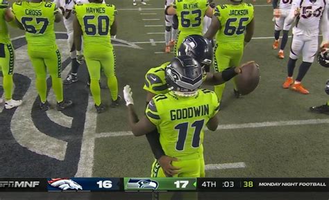 Nfl Fans Hilariously Joked About Geno Smith Grabbing Marquise Goodwins
