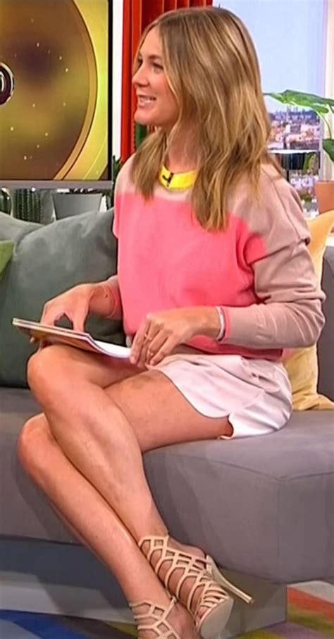 Alina Merkau Parallel Legs Promis Beine Moderator