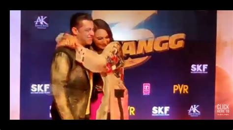 Salman Khan And Sonakshi Sinha Hug Each Other At Dabangg 3 Premier Mumbai Youtube