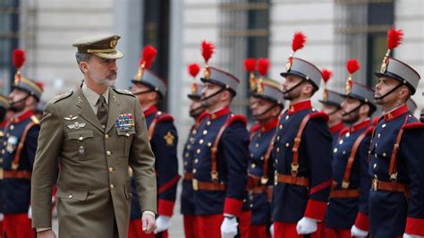 Felipe Vi Hace Su Primera Visita Como Rey Al Cuartel General Del Ejército