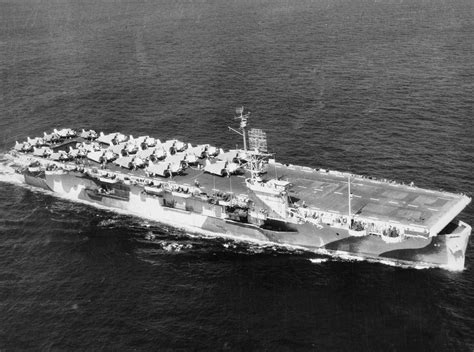 Study This Picture America Built Dozens Of These Fast Aircraft Carriers During World War II