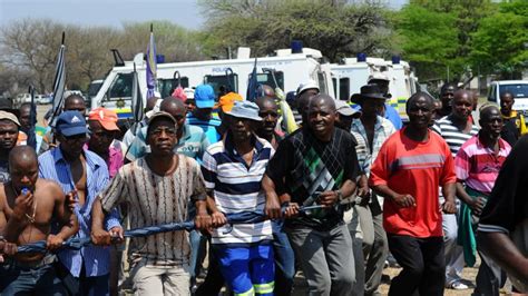 Police Fire Tear Gas As Striking Platinum Miners Protest Cnn