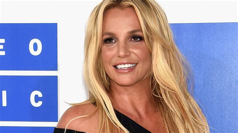 Britney Spears Checks Out Of Mental Health Facility