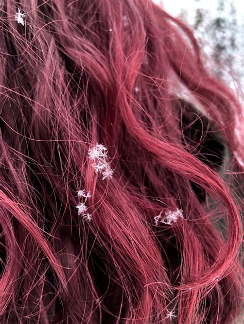 Some Snowflakes In My Curls 😍 Rcurlyhair