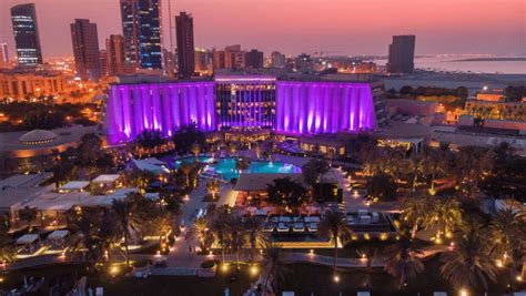 The Ritz Carlton Bahrain Lights Up In Pink
