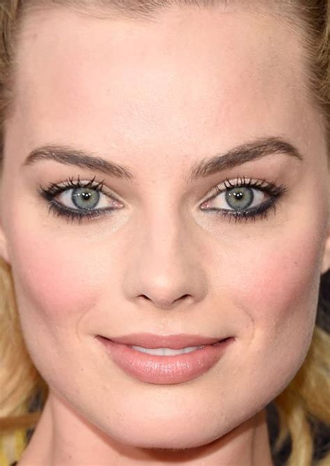 Close Up Of Margot Robbie At The 2016 Premiere Of Whiskey Tango Foxtrot Beautyeditor