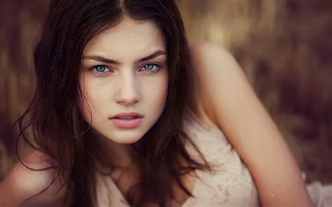 Green Eyed Girl Face Wallpaper Coolwallpapers Me
