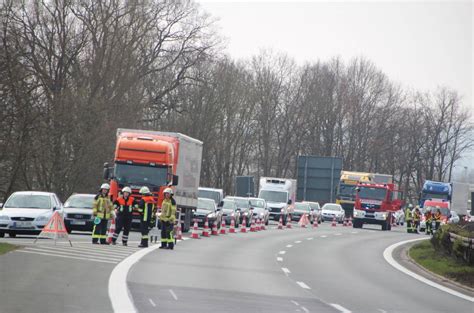 Drei Schwerverletzte Bei Lkw Unfall Auf A73 Bei Forchheim
