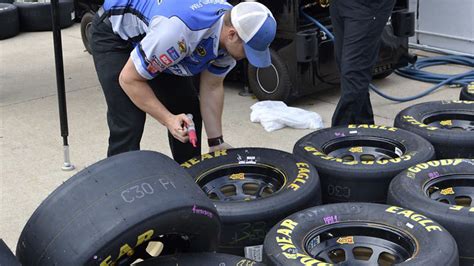 The actually noise you hear will vary smack dab in the range of nascar noises is the ipod. The Best NASCAR Fan Experience | Advance Auto Parts