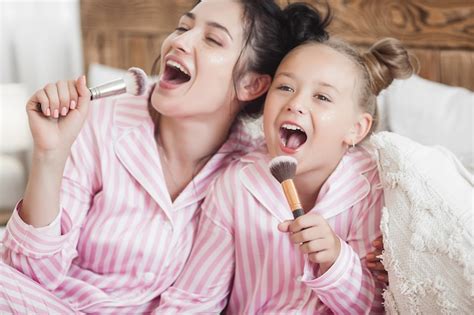 Madre E Hija Divirtiéndose Juntas Foto Premium