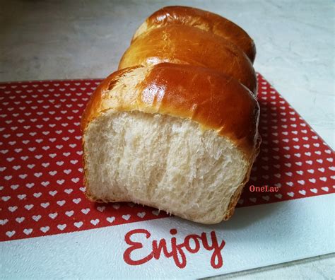 Japanese milk bread, asian milk bread, shokupan, pai bao and tangzhong milk bread. Hokkaido milk bread | OneLav